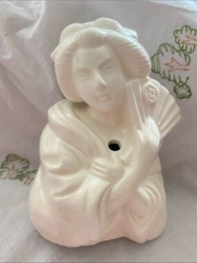 Vintage Japanese Geisha white head vase/ drink holder